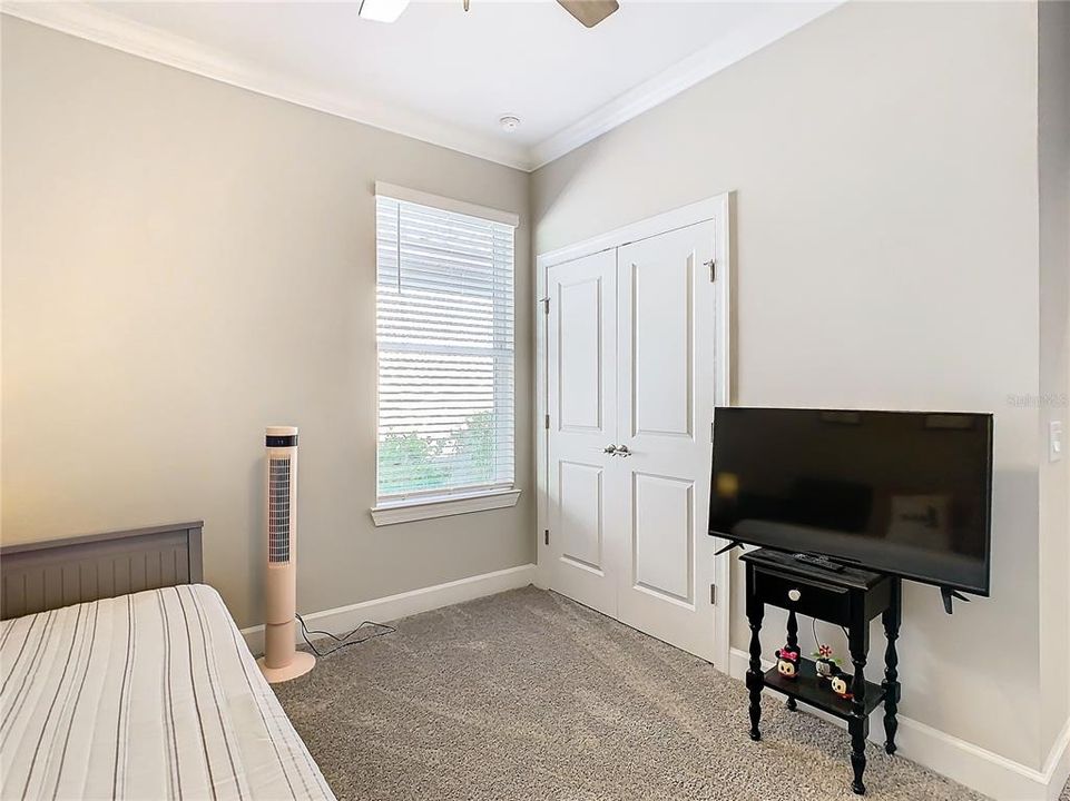 For Sale: $378,400 (2 beds, 2 baths, 1703 Square Feet)