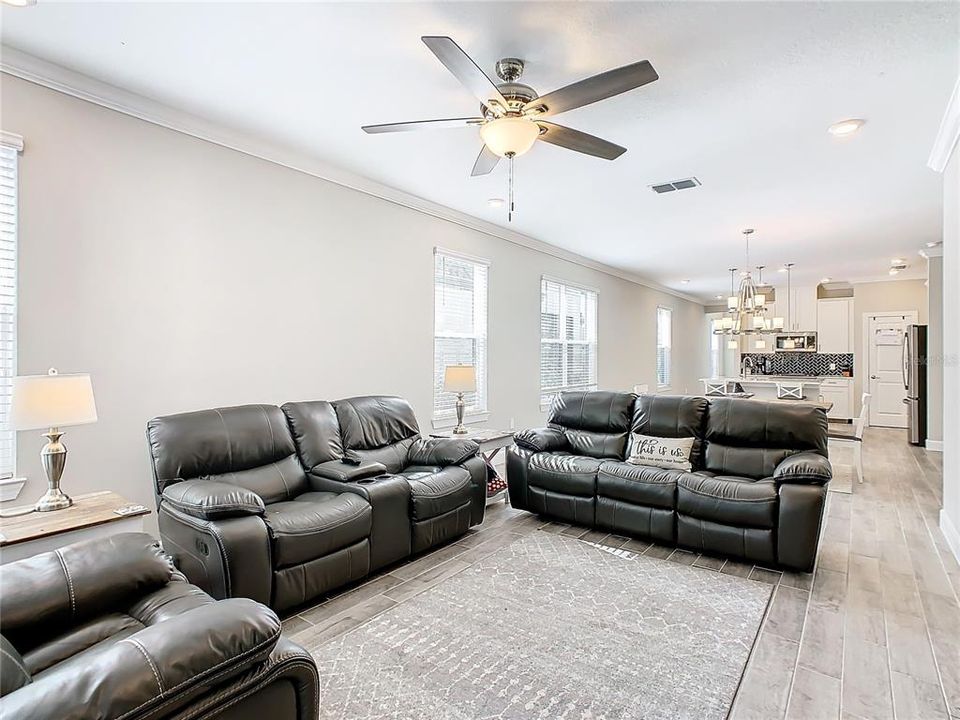 For Sale: $378,400 (2 beds, 2 baths, 1703 Square Feet)