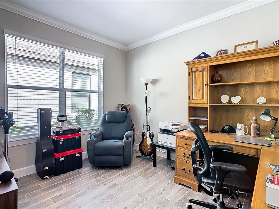 For Sale: $378,400 (2 beds, 2 baths, 1703 Square Feet)