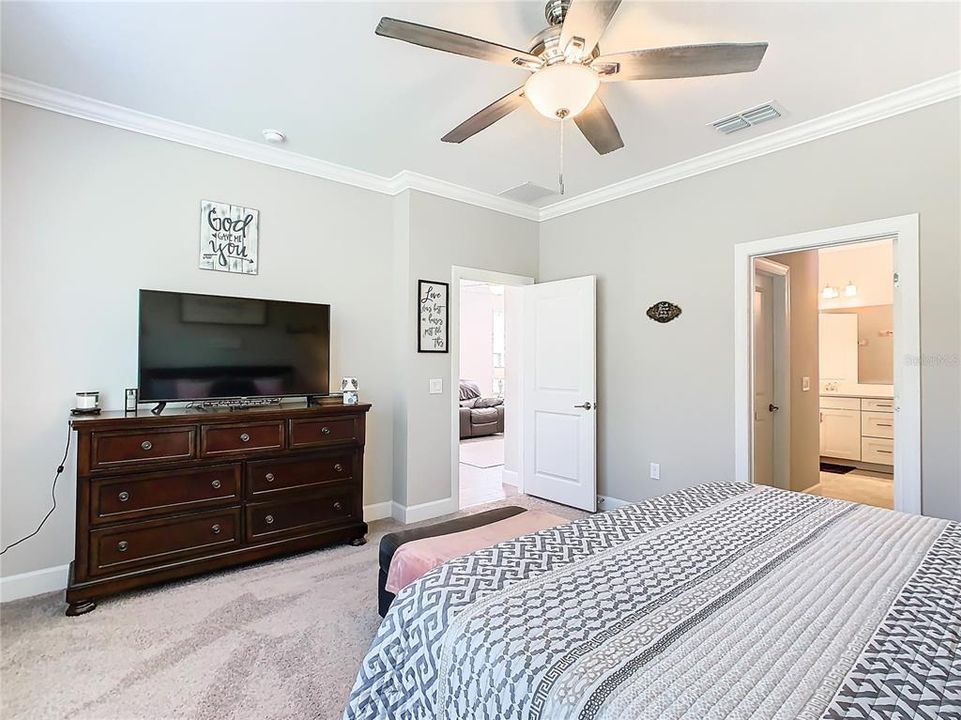 For Sale: $378,400 (2 beds, 2 baths, 1703 Square Feet)