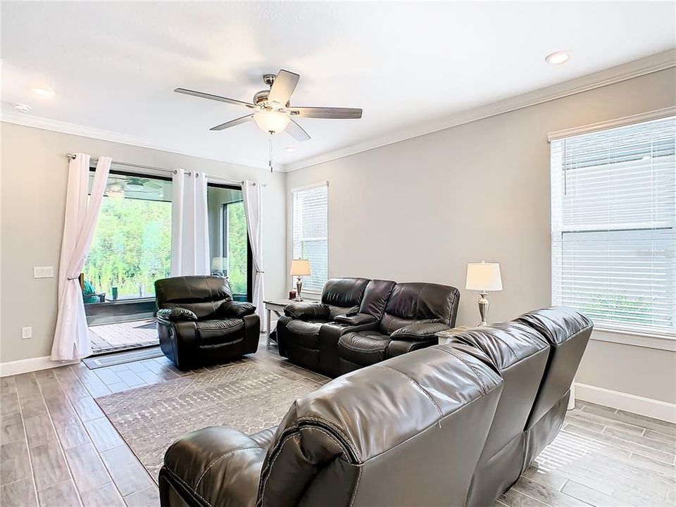 For Sale: $378,400 (2 beds, 2 baths, 1703 Square Feet)