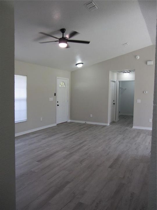 For Sale: $249,900 (3 beds, 2 baths, 1368 Square Feet)