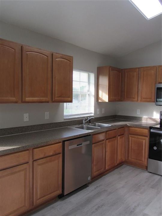 For Sale: $249,900 (3 beds, 2 baths, 1368 Square Feet)