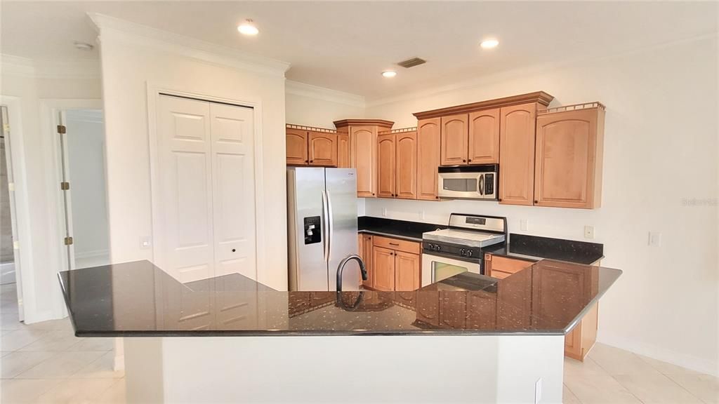 Active With Contract: $4,500 (3 beds, 4 baths, 2848 Square Feet)