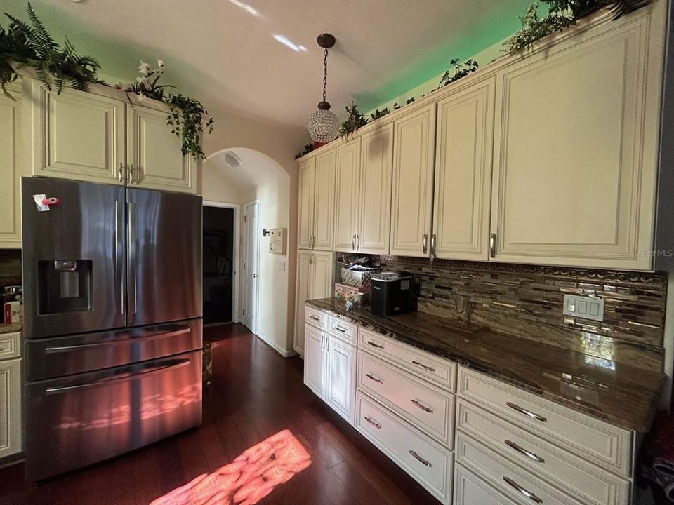 For Sale: $655,000 (5 beds, 2 baths, 2947 Square Feet)