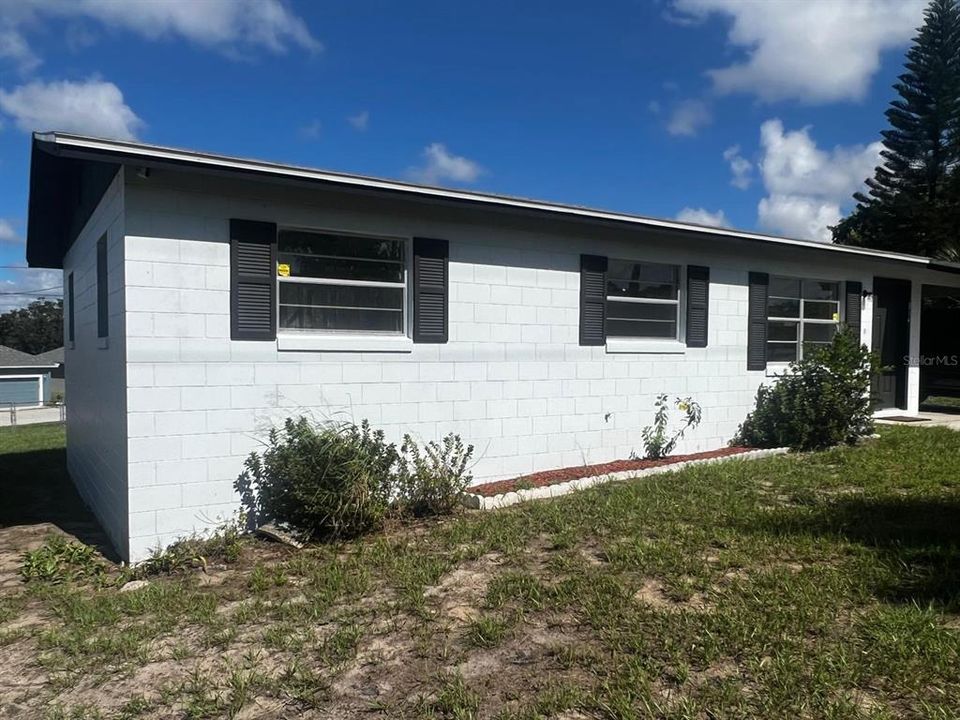 Active With Contract: $1,750 (3 beds, 1 baths, 1000 Square Feet)