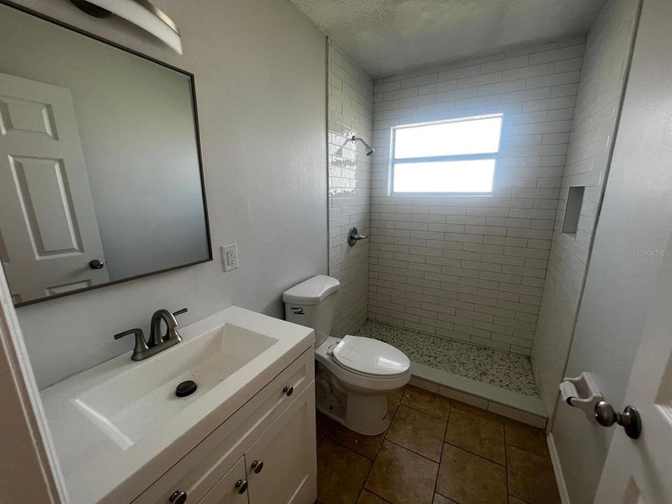 Active With Contract: $1,750 (3 beds, 1 baths, 1000 Square Feet)