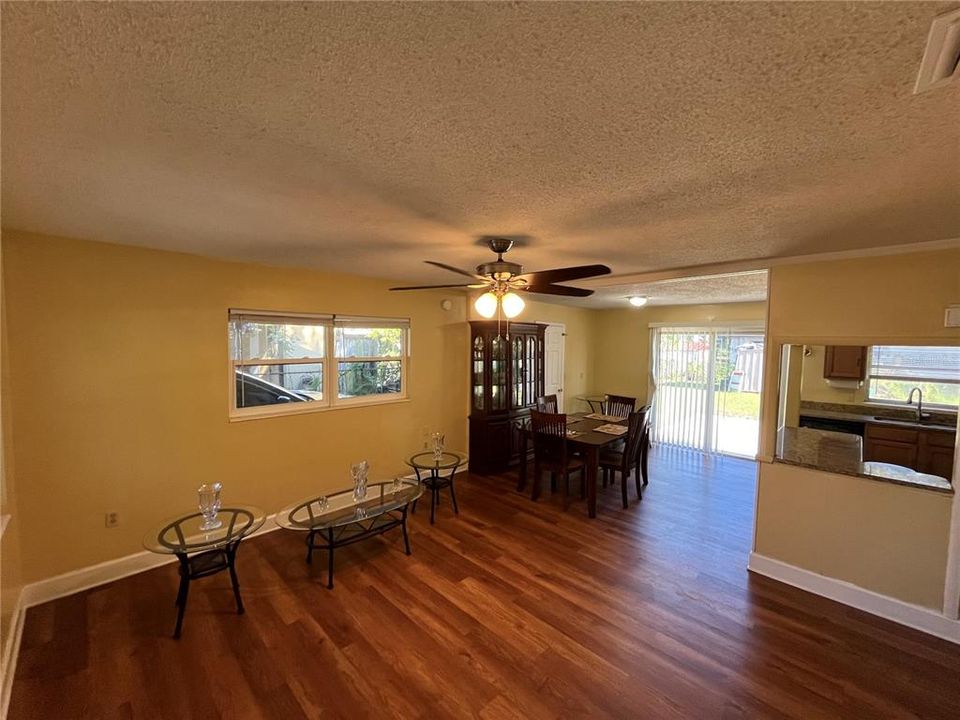 For Sale: $235,500 (3 beds, 2 baths, 1140 Square Feet)