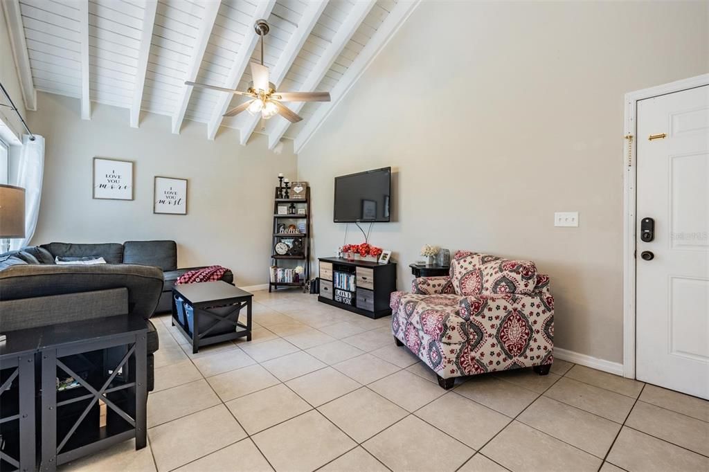 Active With Contract: $315,000 (3 beds, 2 baths, 1405 Square Feet)