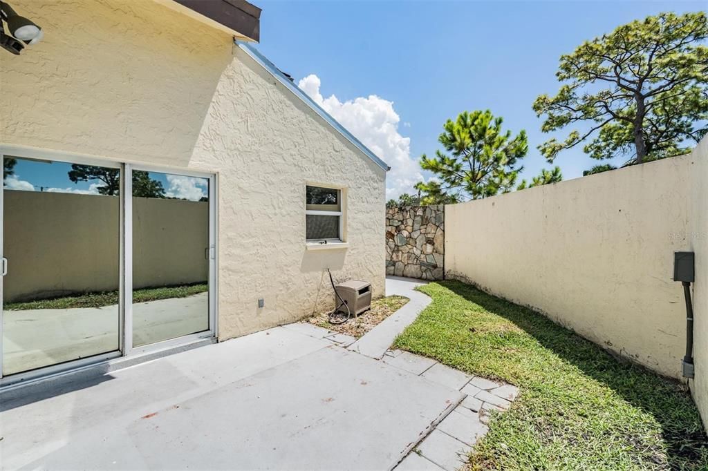 Active With Contract: $315,000 (3 beds, 2 baths, 1405 Square Feet)