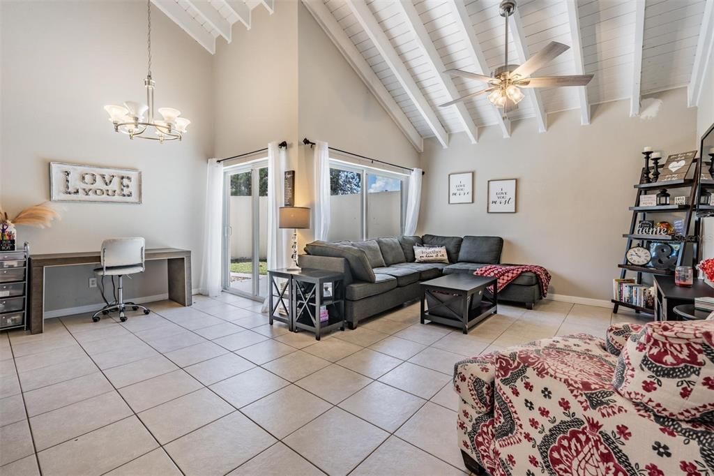 Active With Contract: $315,000 (3 beds, 2 baths, 1405 Square Feet)