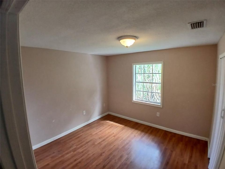 For Sale: $229,000 (3 beds, 1 baths, 1184 Square Feet)