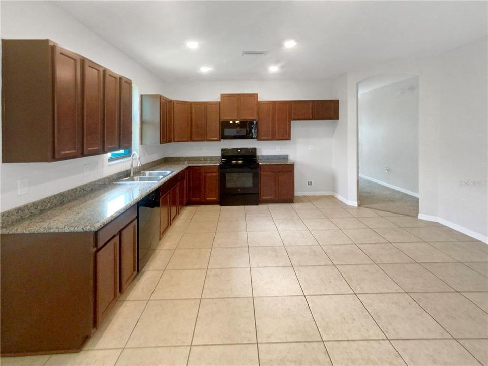 For Sale: $404,000 (4 beds, 3 baths, 2489 Square Feet)