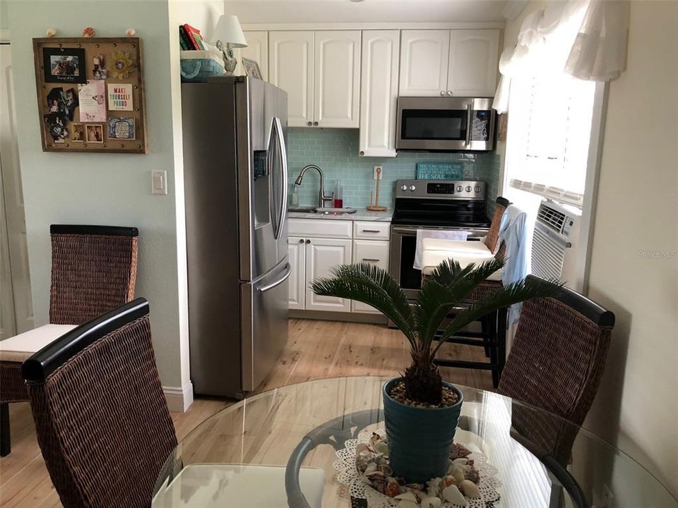 For Rent: $1,350 (1 beds, 1 baths, 450 Square Feet)