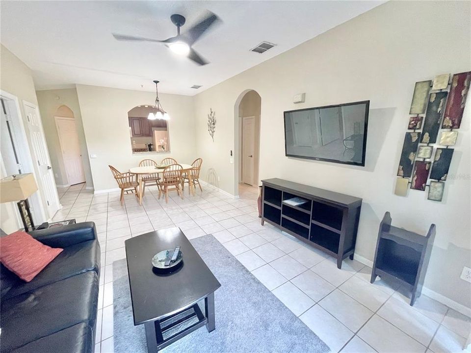 Active With Contract: $1,900 (3 beds, 2 baths, 1206 Square Feet)