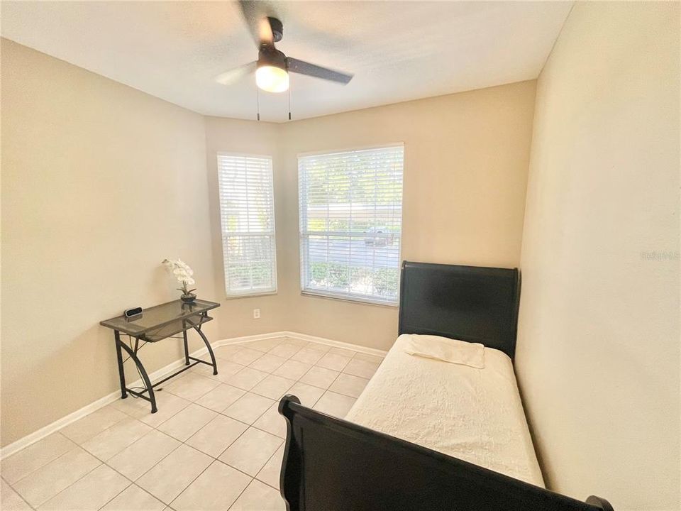 Active With Contract: $1,900 (3 beds, 2 baths, 1206 Square Feet)