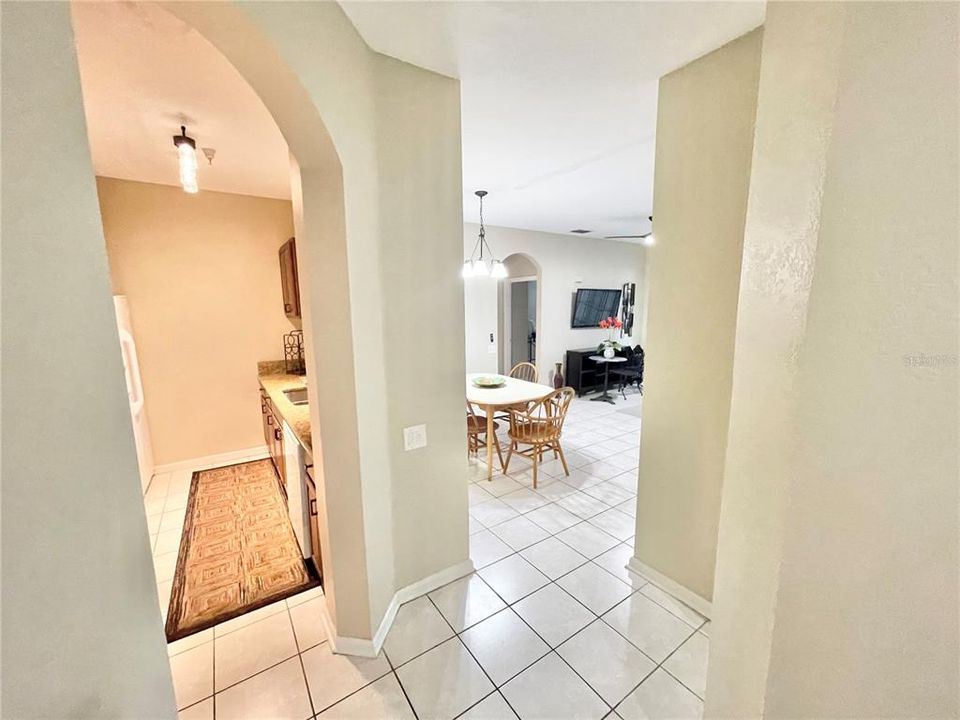 Active With Contract: $1,900 (3 beds, 2 baths, 1206 Square Feet)