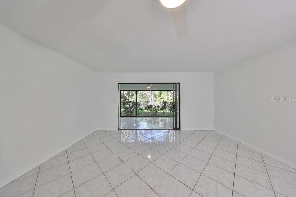 Livingroom with view of the water