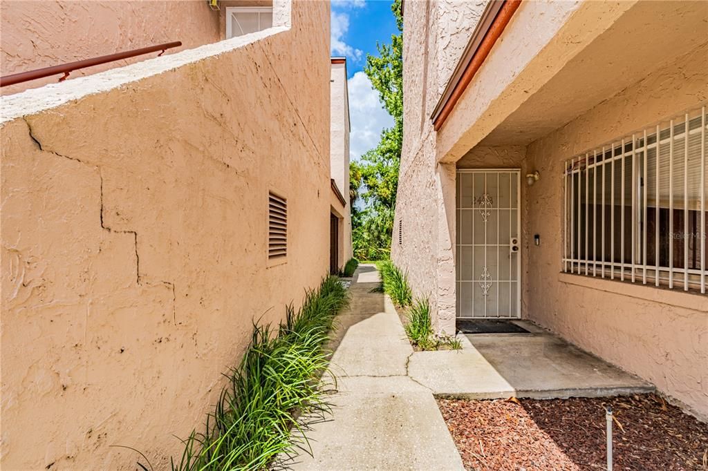 For Sale: $199,000 (2 beds, 2 baths, 1231 Square Feet)