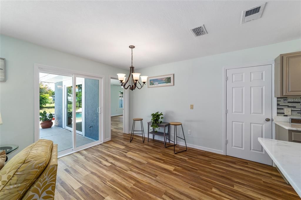 For Sale: $304,900 (3 beds, 2 baths, 1300 Square Feet)