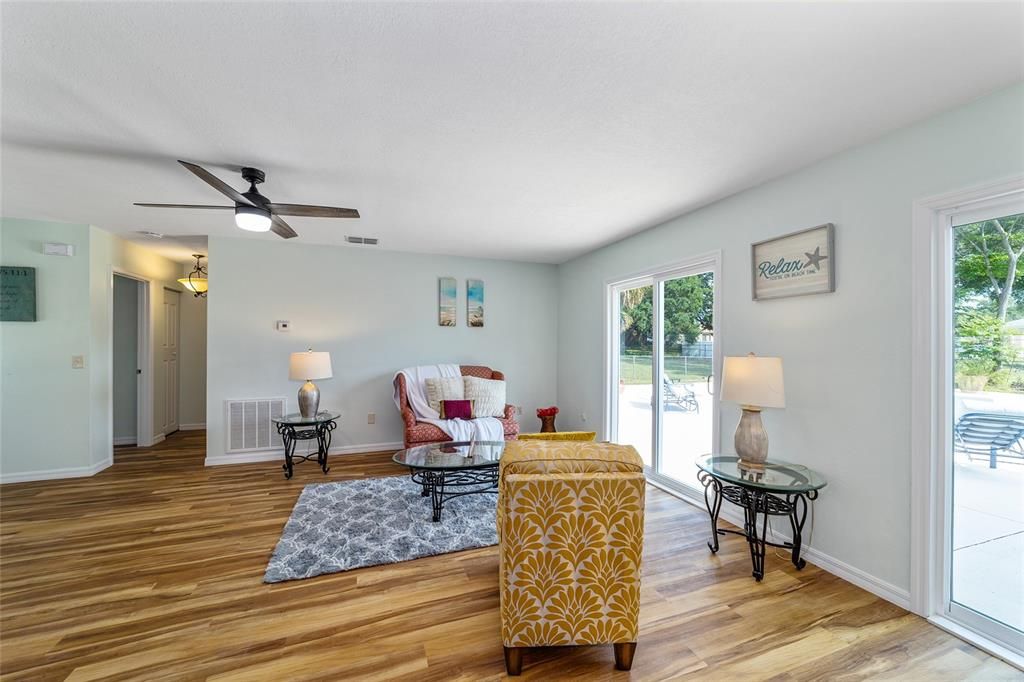 For Sale: $304,900 (3 beds, 2 baths, 1300 Square Feet)