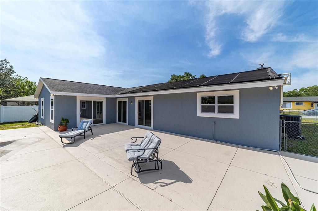 For Sale: $304,900 (3 beds, 2 baths, 1300 Square Feet)