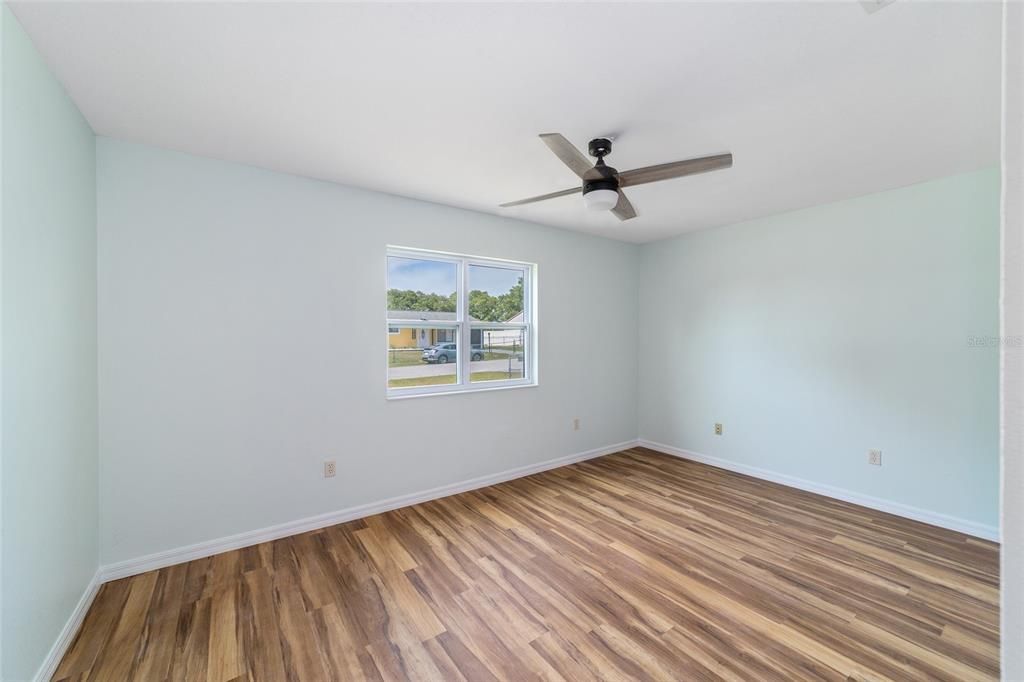 For Sale: $304,900 (3 beds, 2 baths, 1300 Square Feet)