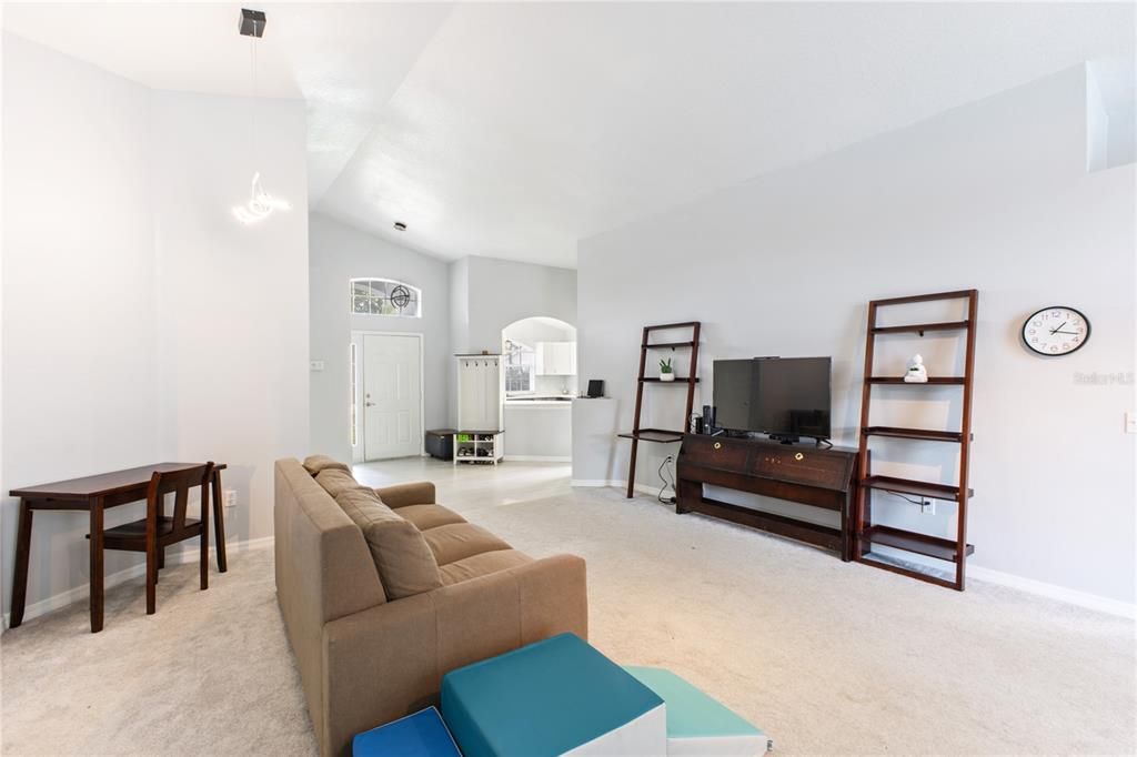 Active With Contract: $349,900 (3 beds, 2 baths, 1624 Square Feet)