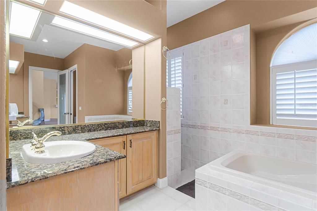 Dual vanities with granite countertops