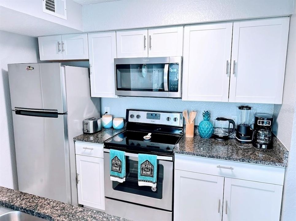 For Sale: $255,000 (2 beds, 2 baths, 1026 Square Feet)