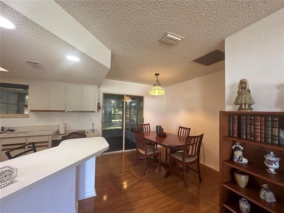 For Sale: $179,888 (2 beds, 2 baths, 1000 Square Feet)