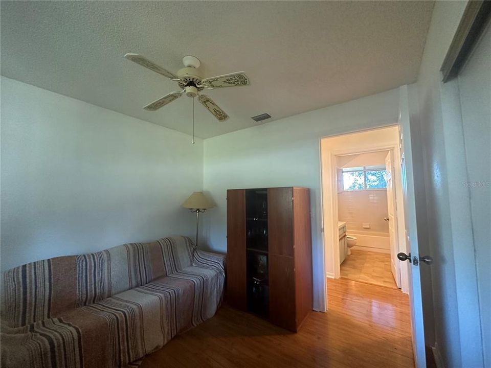 For Sale: $179,888 (2 beds, 2 baths, 1000 Square Feet)