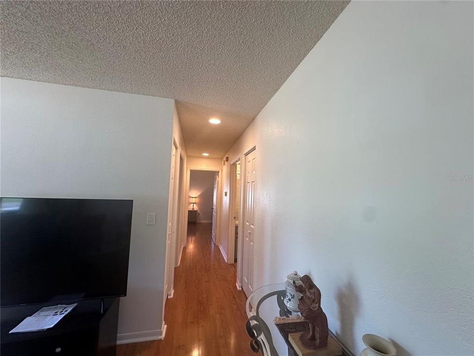 For Sale: $179,888 (2 beds, 2 baths, 1000 Square Feet)