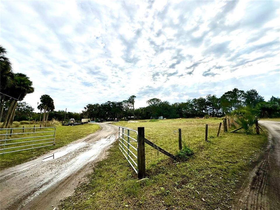 En Venta: $1,600,000 (15.31 acres)