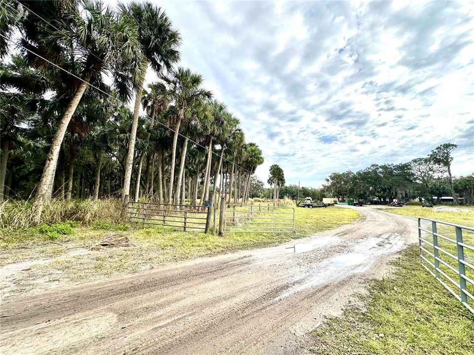 En Venta: $1,600,000 (15.31 acres)