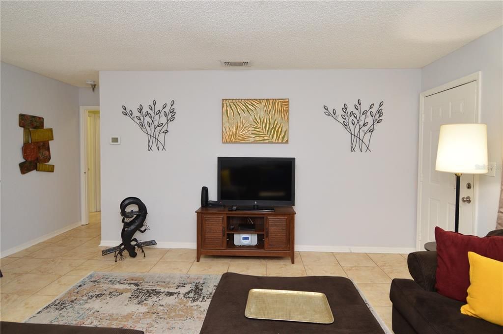 For Rent: $2,300 (2 beds, 2 baths, 1028 Square Feet)