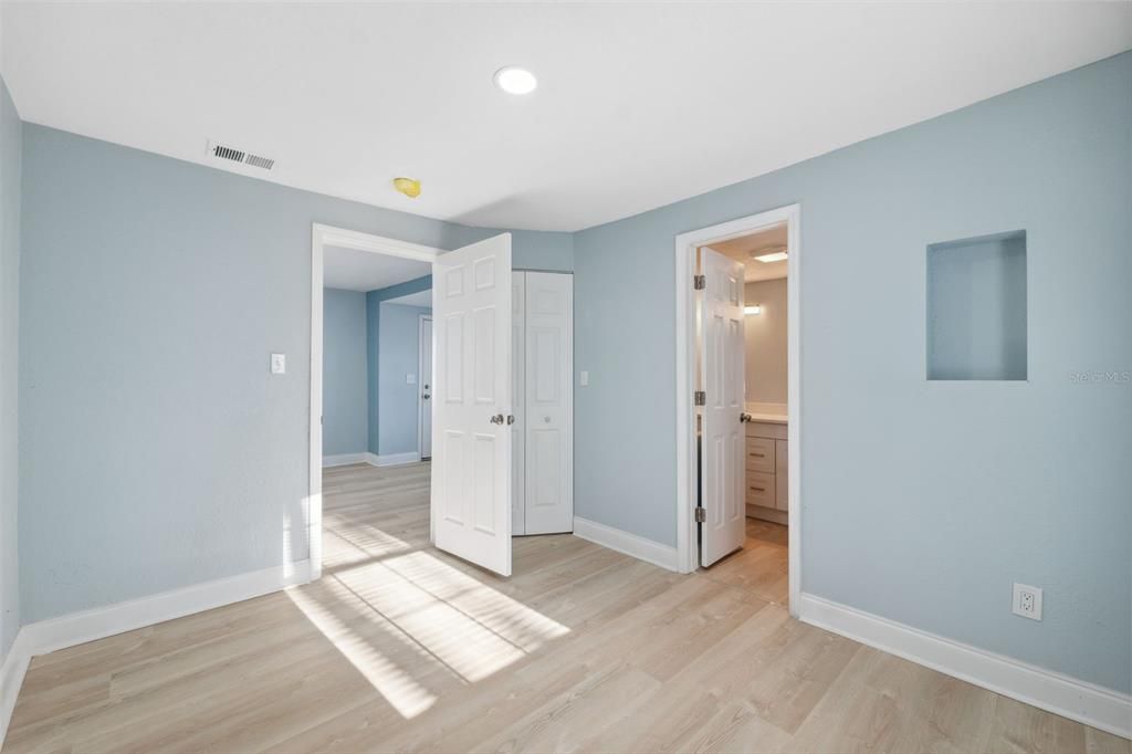 Active With Contract: $319,000 (0 beds, 0 baths, 1255 Square Feet)