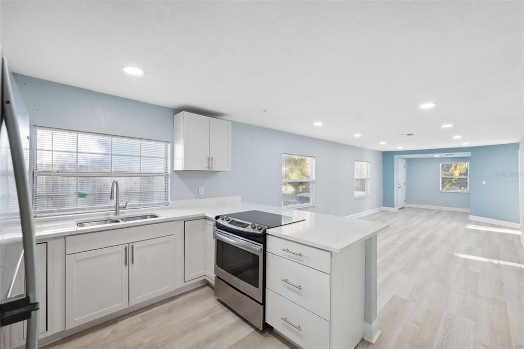 Active With Contract: $319,000 (0 beds, 0 baths, 1255 Square Feet)