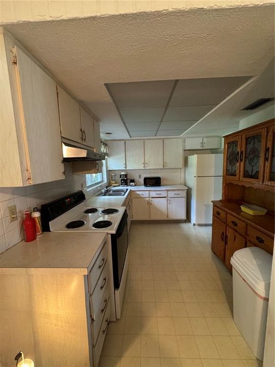 Activo con contrato: $235,000 (3 camas, 2 baños, 1311 Pies cuadrados)