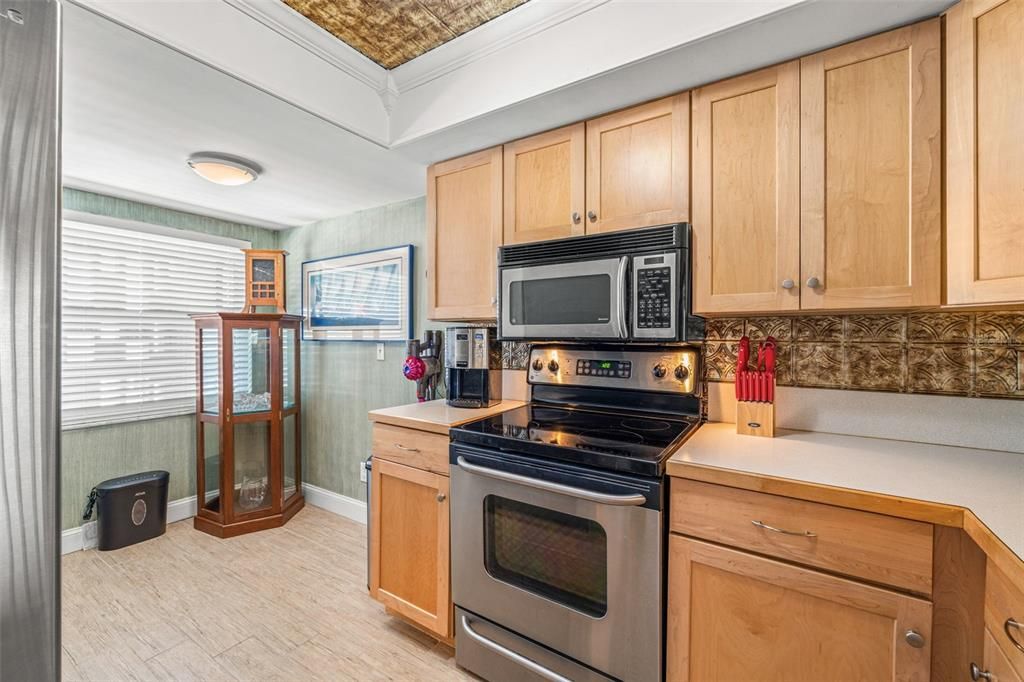 View of additional eat-in/breakfast nook in the kitchen.