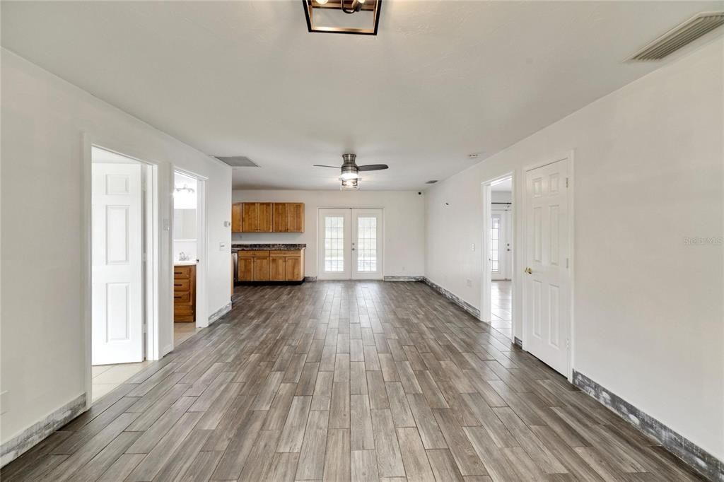 For Sale: $289,900 (3 beds, 2 baths, 1459 Square Feet)