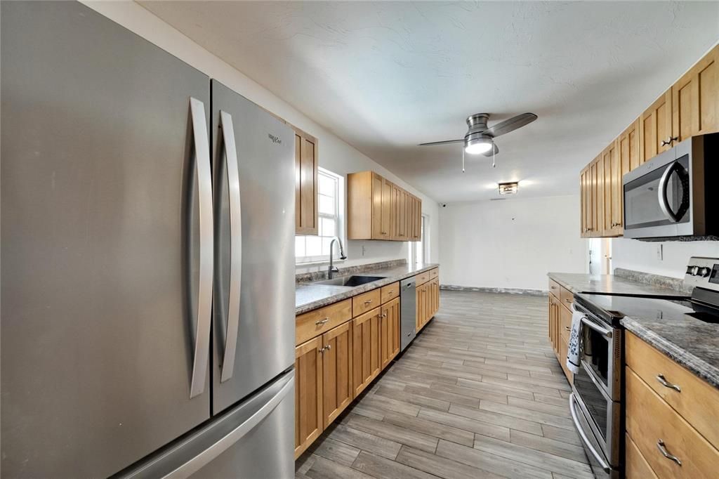 For Sale: $289,900 (3 beds, 2 baths, 1459 Square Feet)