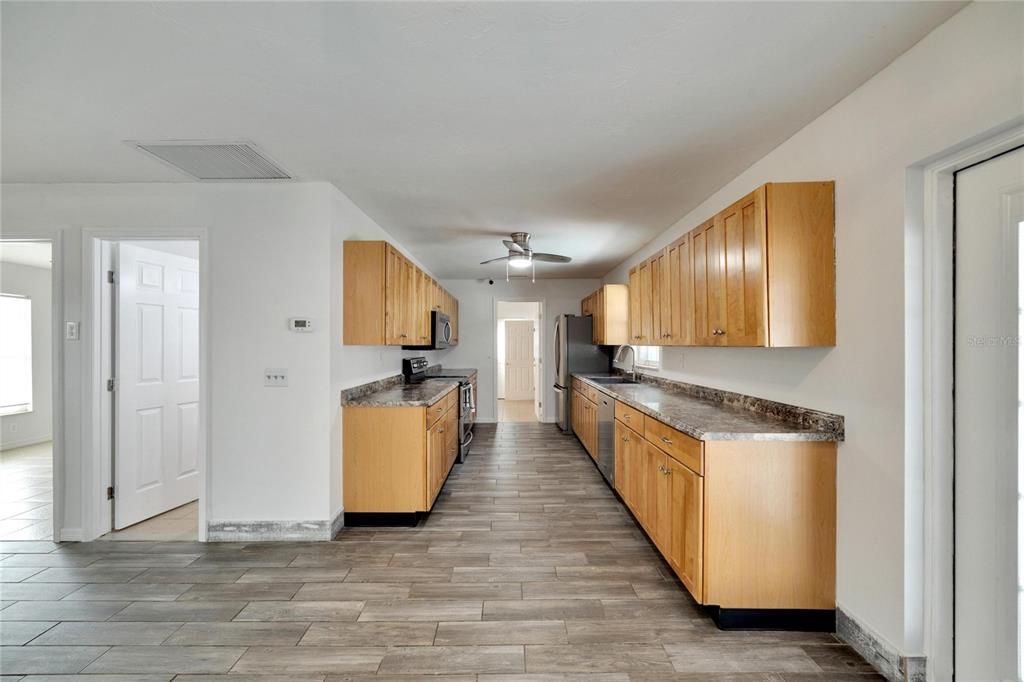 For Sale: $289,900 (3 beds, 2 baths, 1459 Square Feet)