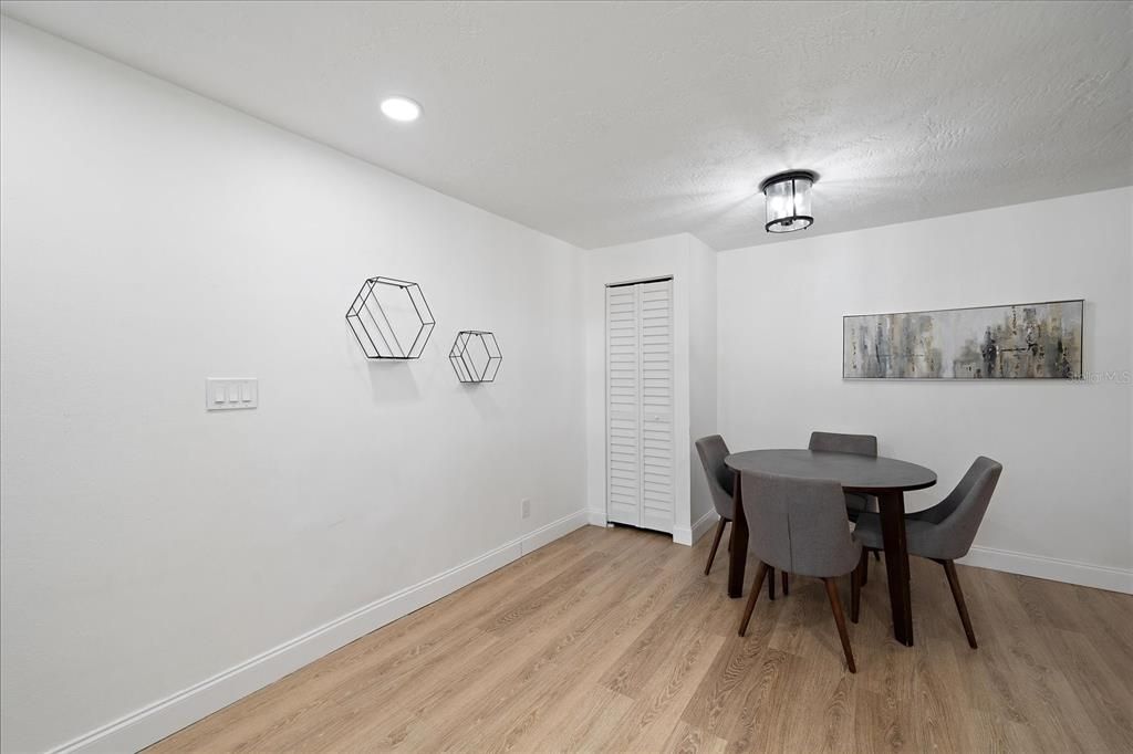 2 BED/ 1 BATH UNITdining