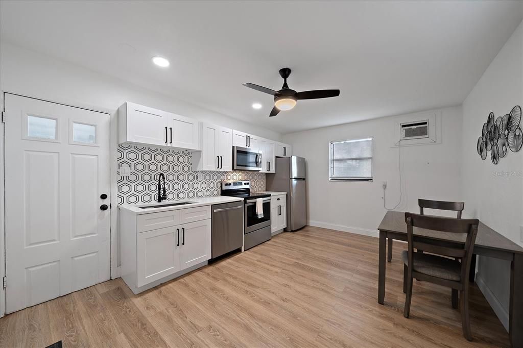 1 BED/ 1 BATH UNITkitchen