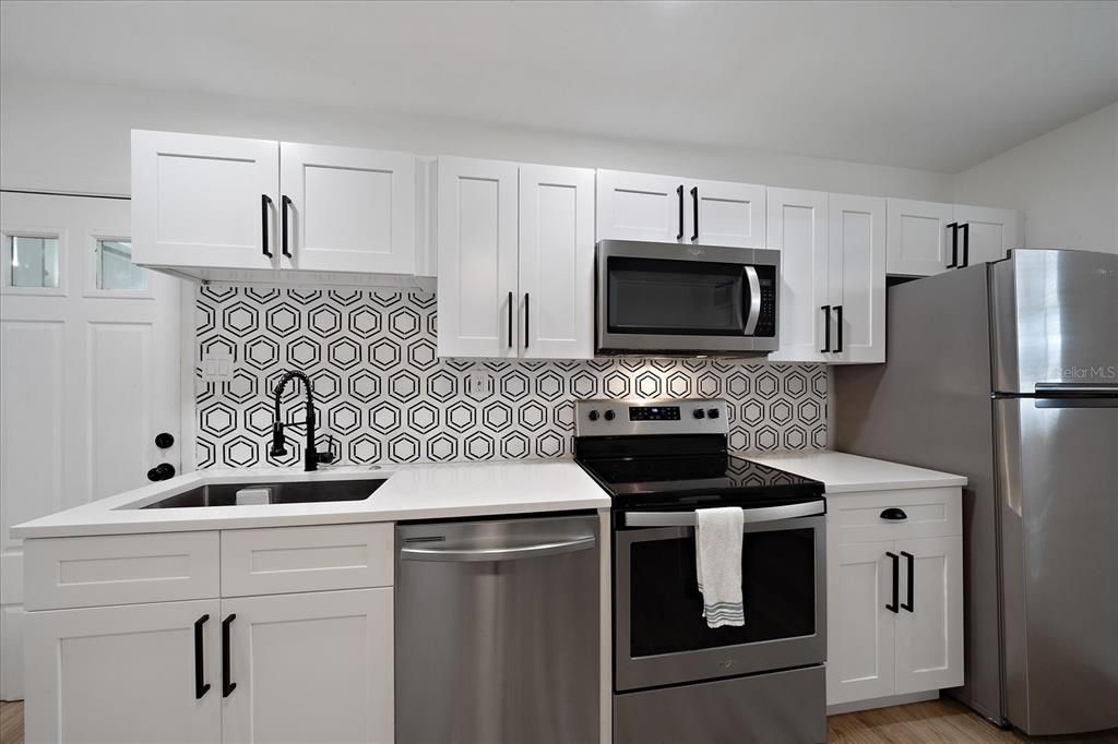 1 BED/ 1 BATH UNITkitchen