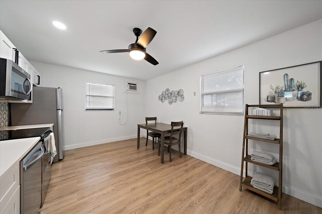 1 BED/ 1 BATH UNITkitchen