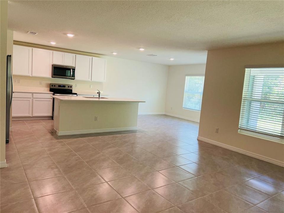 For Rent: $2,500 (4 beds, 2 baths, 2319 Square Feet)