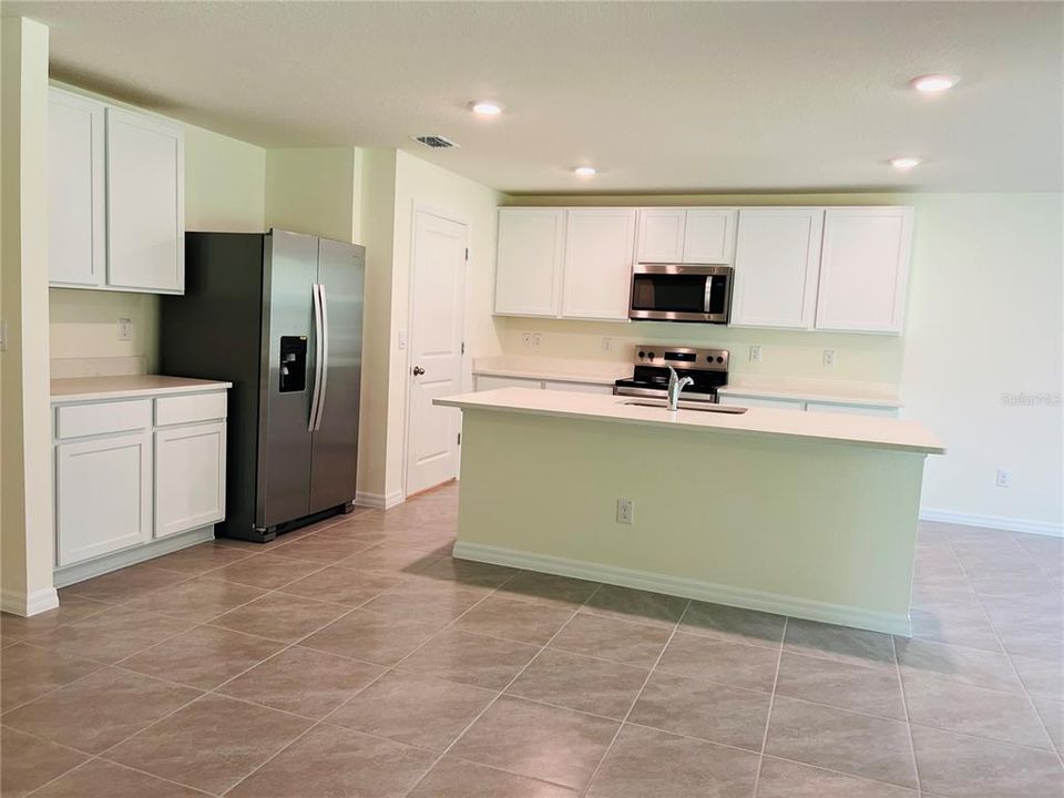 For Rent: $2,500 (4 beds, 2 baths, 2319 Square Feet)