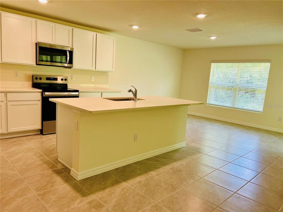 For Rent: $2,500 (4 beds, 2 baths, 2319 Square Feet)